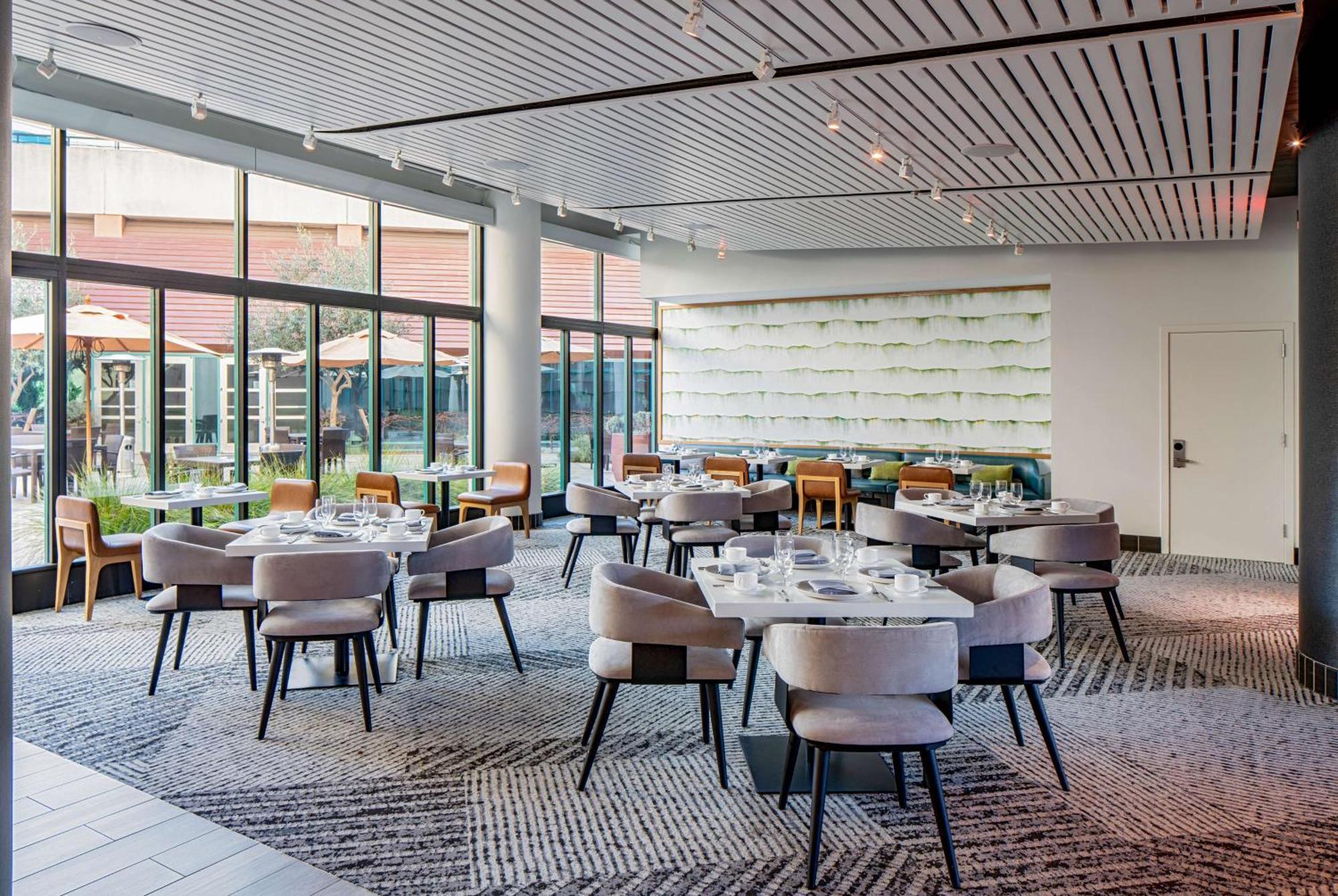 Hyatt Regency Hotel 4*